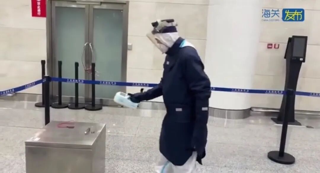 直擊查貨現(xiàn)場！上海仁機(jī)核素識別儀為大連海關(guān)精準(zhǔn)攔截放射性 “護(hù)身符”